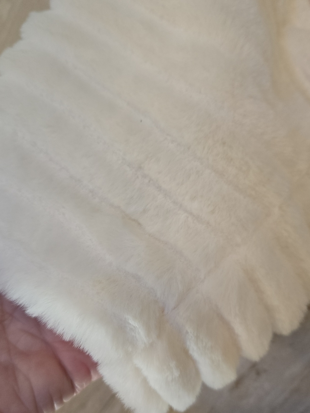 Betsey Johnson Creamy Ivory Faux Fur Cropped Jacket - Picture 7 of 10